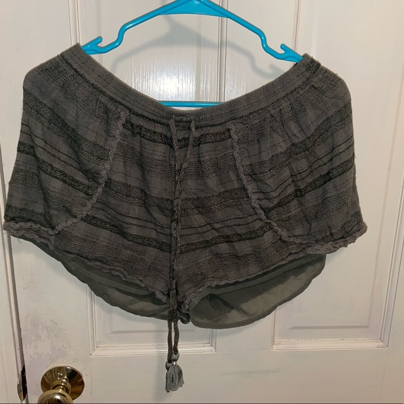 American Eagle medium flowy shorts - Picture 2 of 2